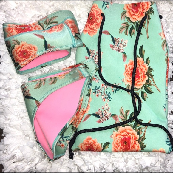 triangl swimwear Other - Triangl Bathing Suit Set w/carrying bag